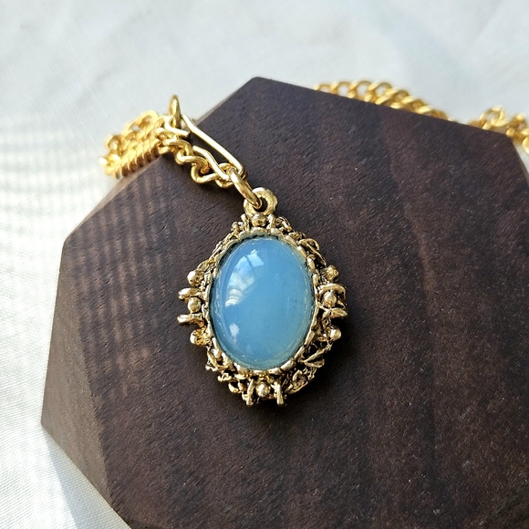 Vintage Blue Pendant Necklace - Picture 2 of 5